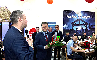 Minister Mariusz Błaszczak złożył życzenia repatriantom z Donbasu i Mariupola